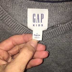 Gap kids boys v neck sweater